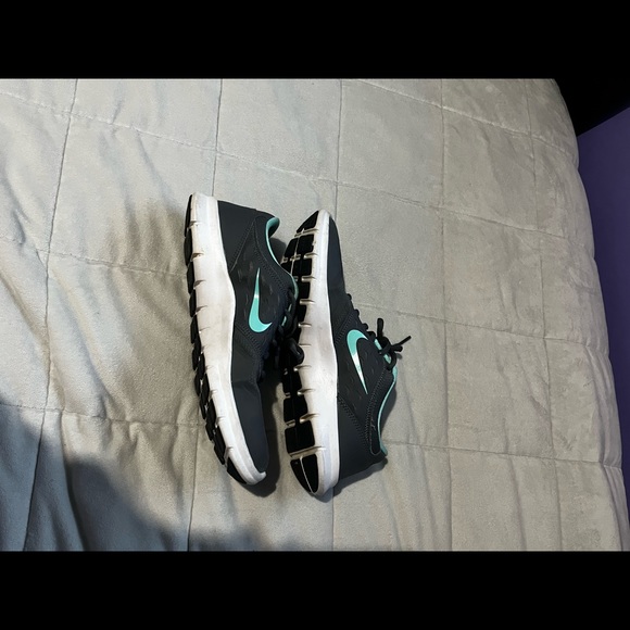 Nike Running Shoes - Picture 3 of 5